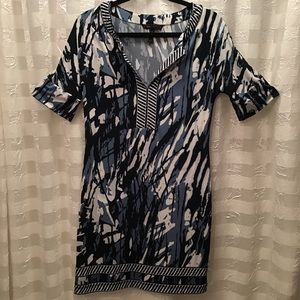 BCBGMAXAZRIA Split Neck Short Sleeve Sheath Dress